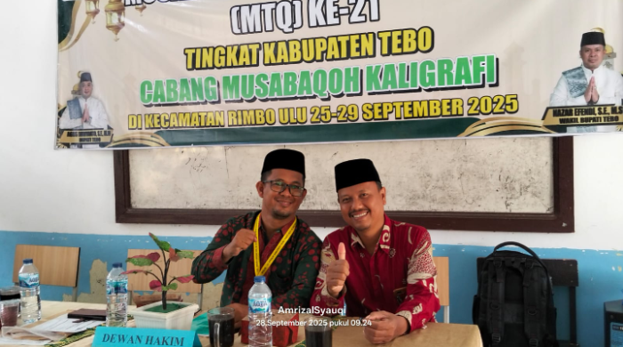 Momen Bersejarah di MTQ Ke-21: MAN 1 Tebo Abadikan Kebersamaan dengan Kafilah dan Ketua Panitia. Momen Bersejarah di MTQ Ke-21: MAN 1 Tebo Abadikan Kebersamaan dengan Kafilah dan Ketua Panitia.