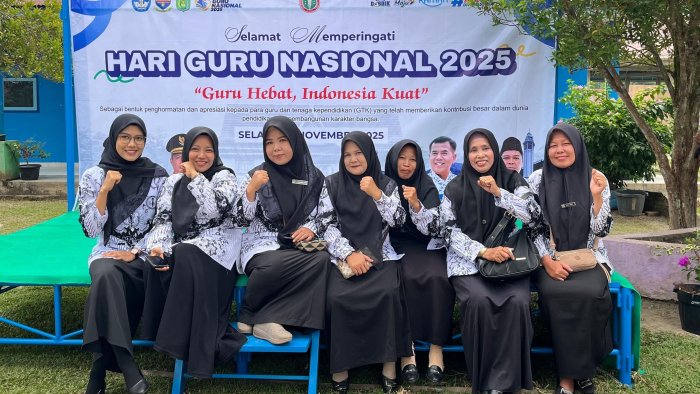 Penuh Senyum dan Kegembiraan: Guru MAN 1 Tebo Ikuti Upacara HUT PGRI ke-80 Ranting Tebo Ulu.