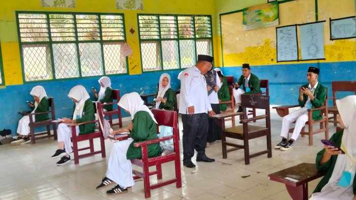 Tinjau Langsung Pelaksanaan Ujian, Kepala MAN 1 Tebo Pastikan Berjalan Tertib