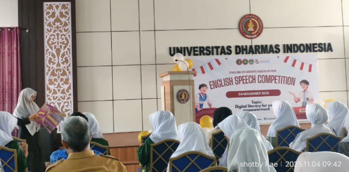 Bawa Harum Nama Madrasah: Tiga Siswi MAN 1 Tebo Berjuang di English Speech Competition ( Lomba Pidato Bahasa Inggris )