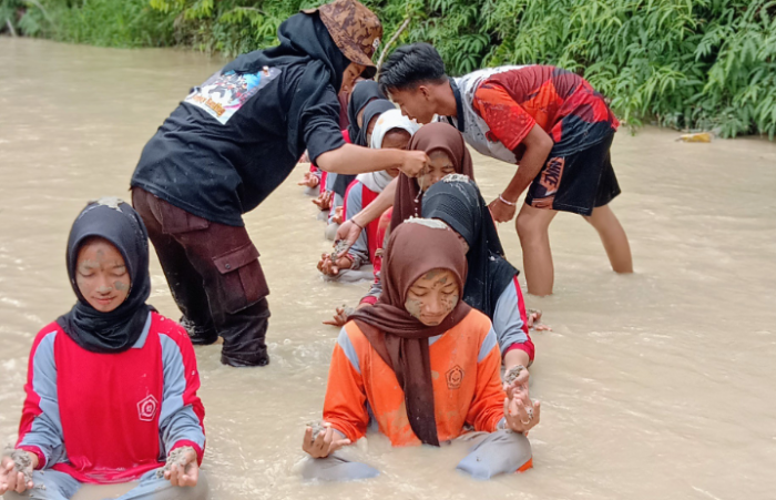 Penuh Tantangan dan Pelajaran: Kegiatan Heking PTA MAN 1 Tebo Tanamakan Nilai Dasa Darma.