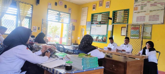 Jaminan Kualitas dan Kesiapan Ujian: Keluarga Besar MAN 1 Tebo Gelar Briefing Pagi untuk Evaluasi PKKM dan ASAS.