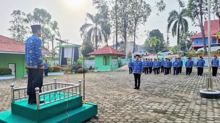Wujudkan Sinergi, Kepala MAN 1 Tebo Ikuti Upacara Bendera di Kantor Kemenag Tebo