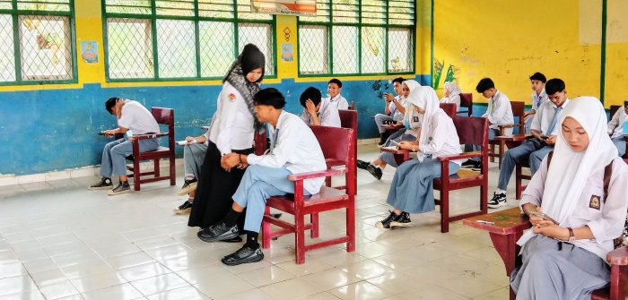 Hari Kedua UAM di MAN 1 Tebo, Siswa Tetap Fokus, Pengawasan Berjalan Humanis