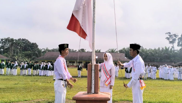 Amanat Kepala Madrasah MAN 1 Tebo Serukan Cinta dan Ikhlas Sebagai Landasan Belajar Mengajar