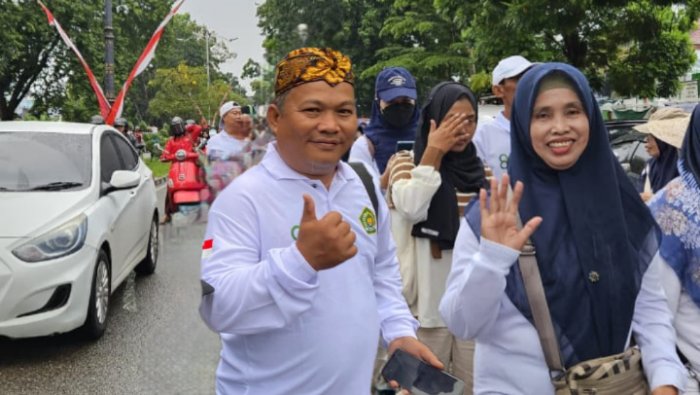 Sinergi dan Olahraga Kepala MAN 1 Tebo dan Ka. TU Semarakan Jalan Sehat Kerukunan HAB Kemenag ke-80
