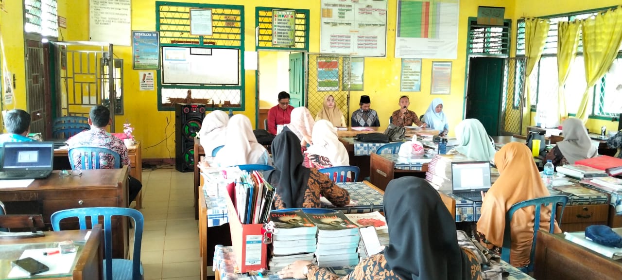 Jelang HUT RI Ke 80, Tenaga Pendidik dan Kependidikan MAN 1 TEBO Gelar Rapat Persiapan 17 Agustus 2025.
