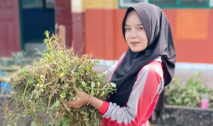 Bersih Pangkal Iman: Keluarga Besar MAN 1 Tebo Gelar Aksi Bersih Lingkungan Serentak Pagi Ini.