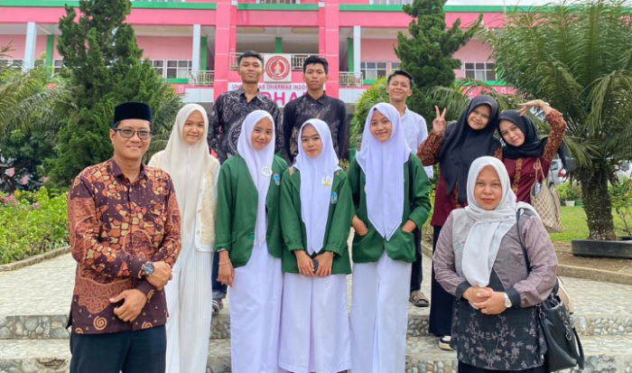 Bangga Tiga Siswi MAN 1 Tebo Dapat Dukungan Penuh dari UNDHARI Alumni MAN 1 Tebo di English Speech Competition