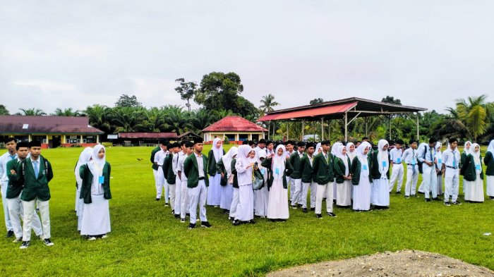 Sambut UAM 2025/2026, Siswa MAN 1 Tebo Penuhin Halaman Madrasah dengan Optimisme