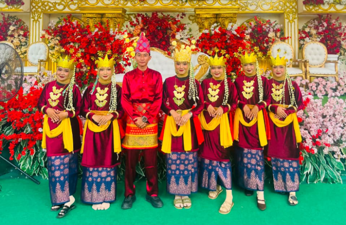 Anggun Mempesona, Tim Tari Sembah MAN 1 Tebo Tampil Memukau Sambut Raja dan Ratu Sehari Anggun Mempesona, Tim Tari Sembah MAN 1 Tebo Tampil Memukau Sambut Raja dan Ratu Sehari