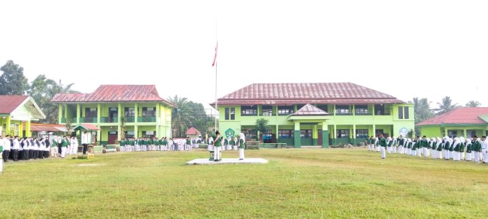 MAN 1 Tebo Gelar Upacara Senin Pagi, Amanat Pembina Upacara Tekankan Pentingnya Disiplin dan Akal Sehat Siswa MAN 1 Tebo Gelar Upacara Senin Pagi, Amanat Pembina Upacara Tekankan Pentingnya Disiplin dan Akal Sehat Siswa