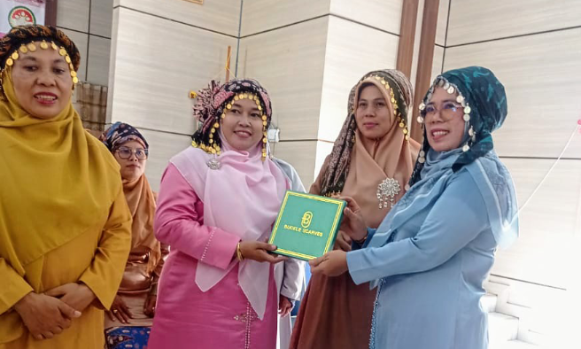 Membanggakan! Staf Guru MAN 1 Tebo Sabet Juara 1 Lomba Memasang Tengkuluk DWP Kabupaten Tebo