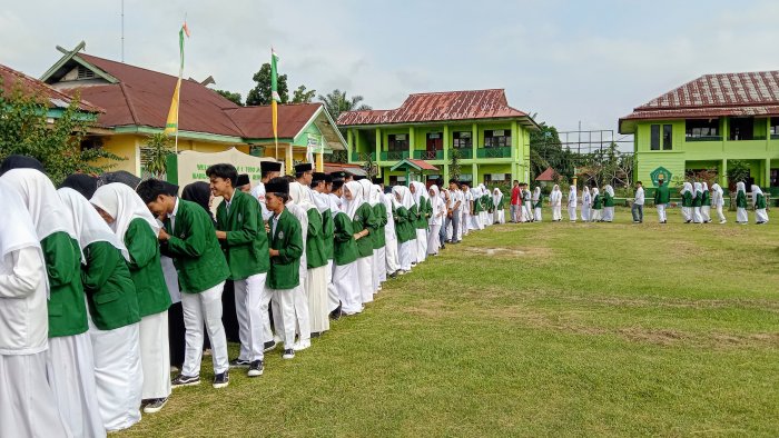 Kembali ke Fitrah, MAN 1 Tebo Awali Hari Pertama Masuk Sekolah dengan Halal Bi Hala Penuh Khidmat